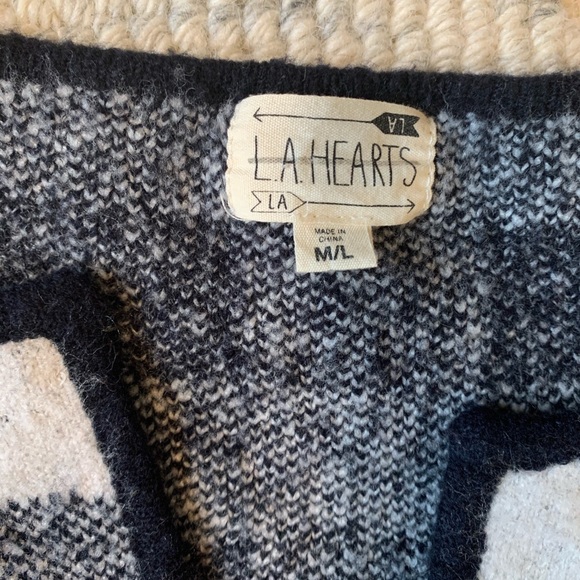 Checkered Ultra-soft Navy/Cream Sweater - Picture 4 of 8